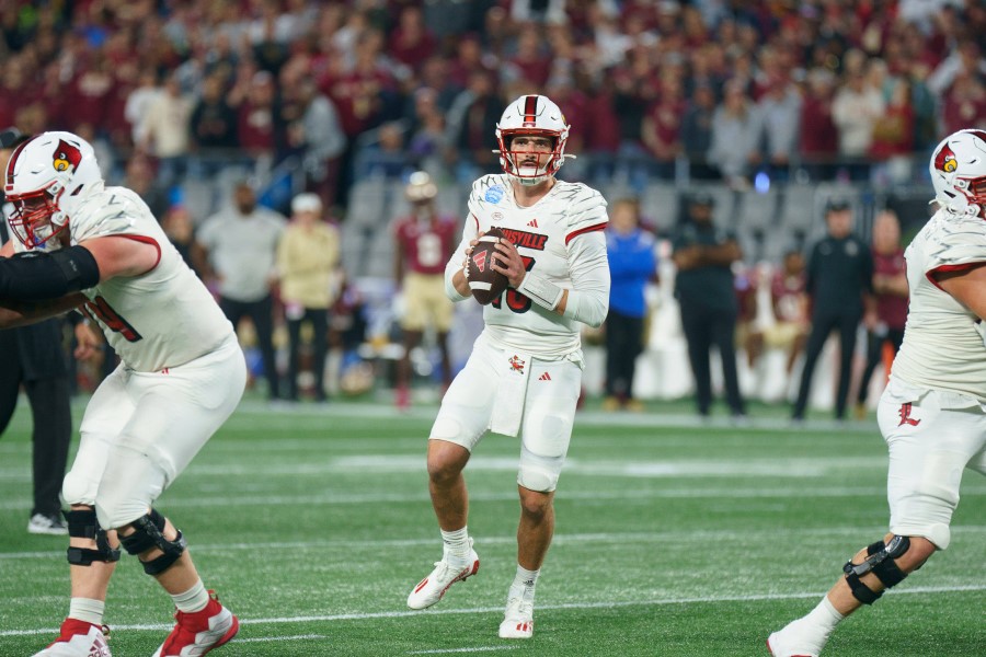 Louisville vs. USC Predictions, Best Bets & Odds for DIRECTTV Holiday Bowl